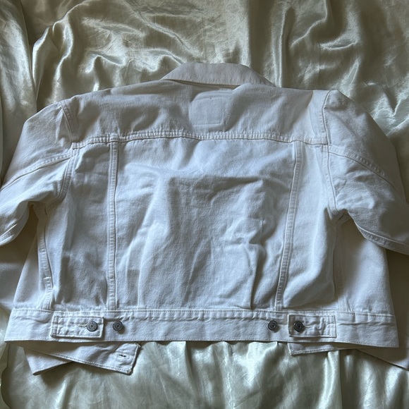 White Levi’s Denim Jacket - Picture 2 of 6
